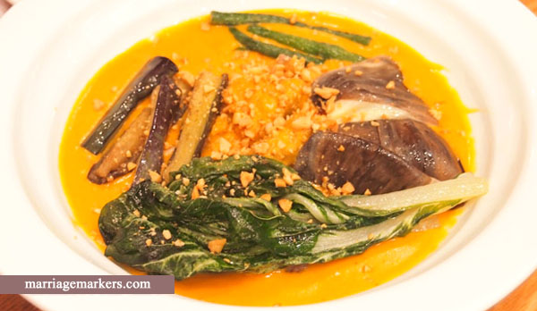 kare kare - https://1.bp.blogspot.com/-THeCMFv67V4/XUUcNrMNLzI/AAAAAAAAfA8/HUoTWIX843Iea2r4Mca2iATRCLKbayj6wCLcBGAs/s1600/Kuya%2BJ%2BRestaurant%2BBacolod%2B-%2BSM%2BCity%2BBacolod%2B-%2BBacolod%2Brestaurants%2B-%2BBacolod%2Bblogger-%2Bkare%2Bkare.jpg