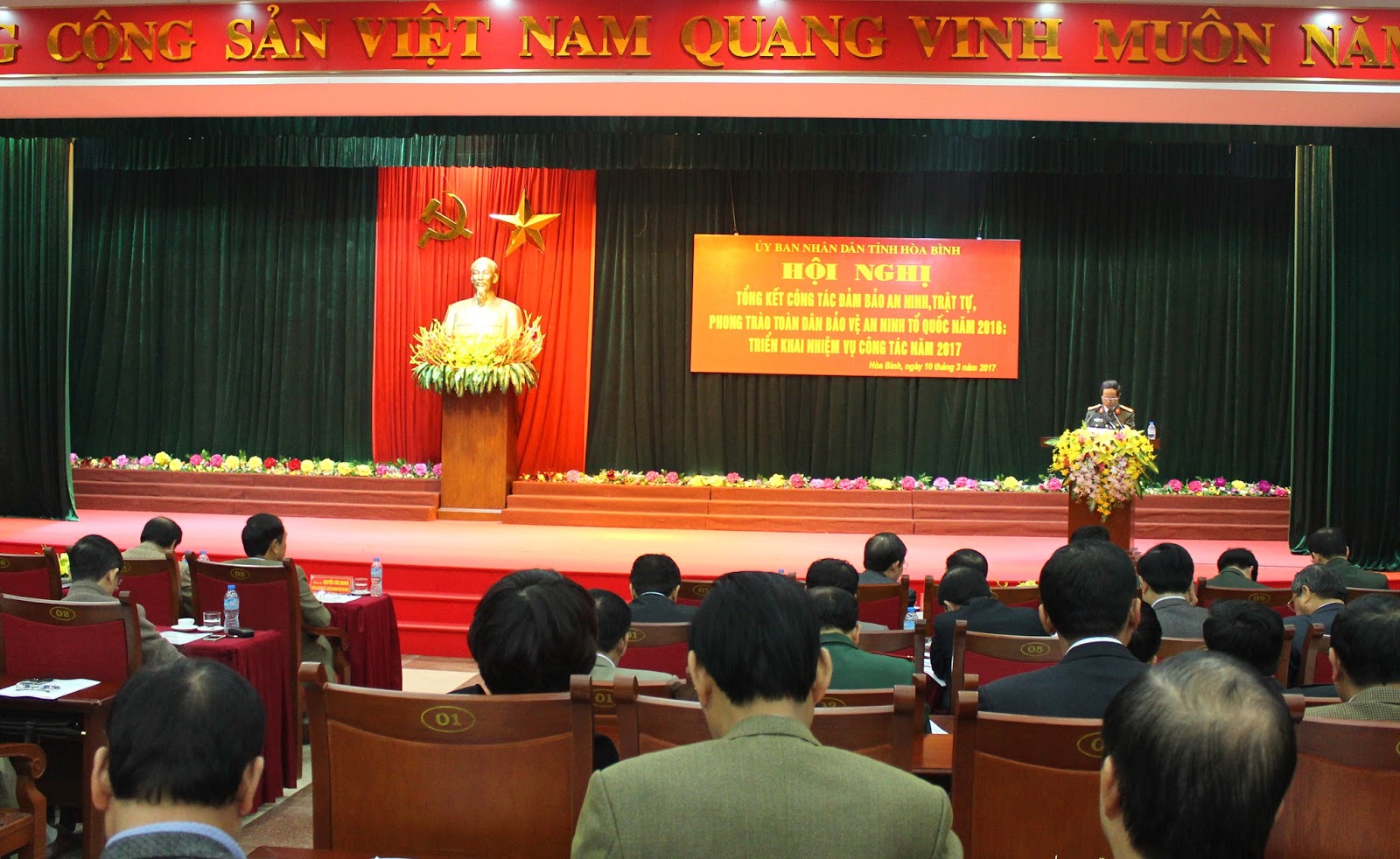 Công ty Hoàng Sơn vinh dự nhận bằng khen của UBND tỉnh Hòa Bình.