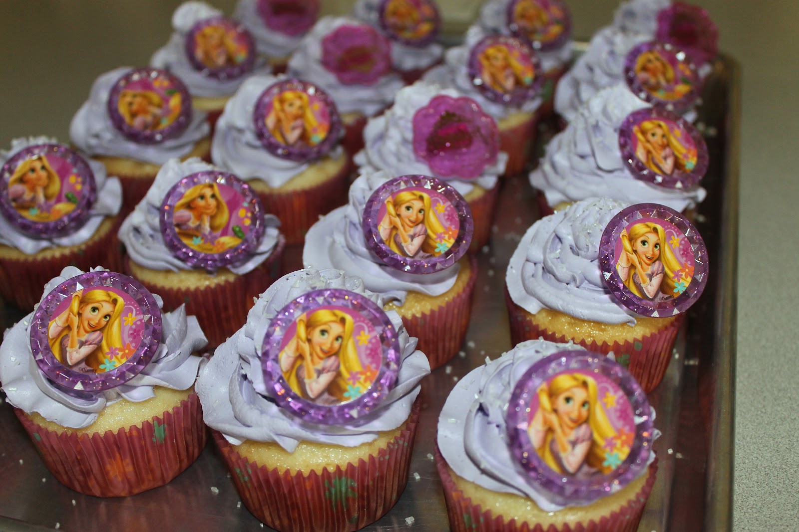 The Simple Cake: Tangled (Rapunzel) Birthday Cake & Cupcakes