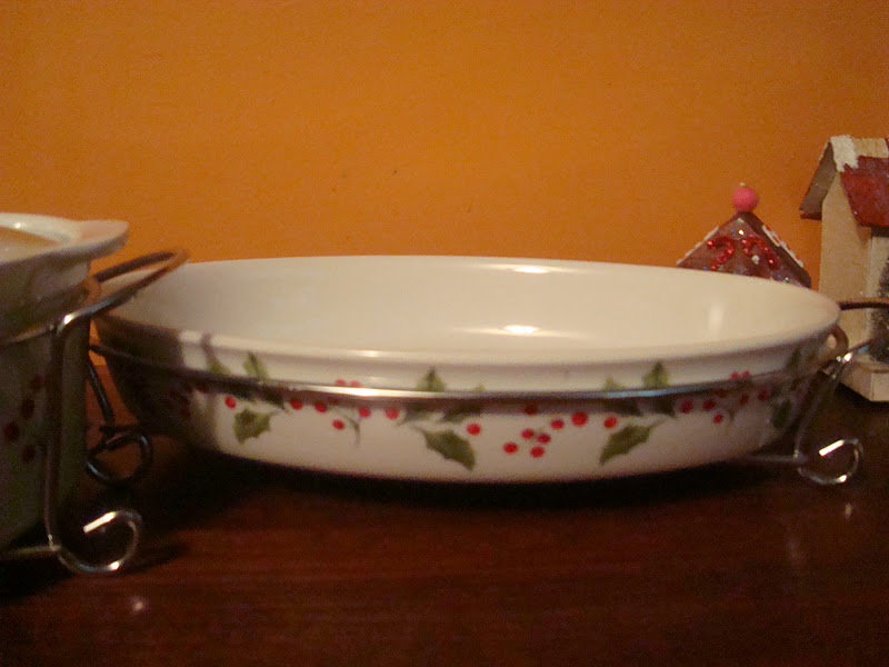 tin and sparkle: Rednesday - Christmas Serving Dishes