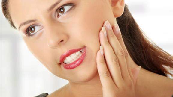 تعرفي على 10 عادات خاطئة قد تدمر أسنانك