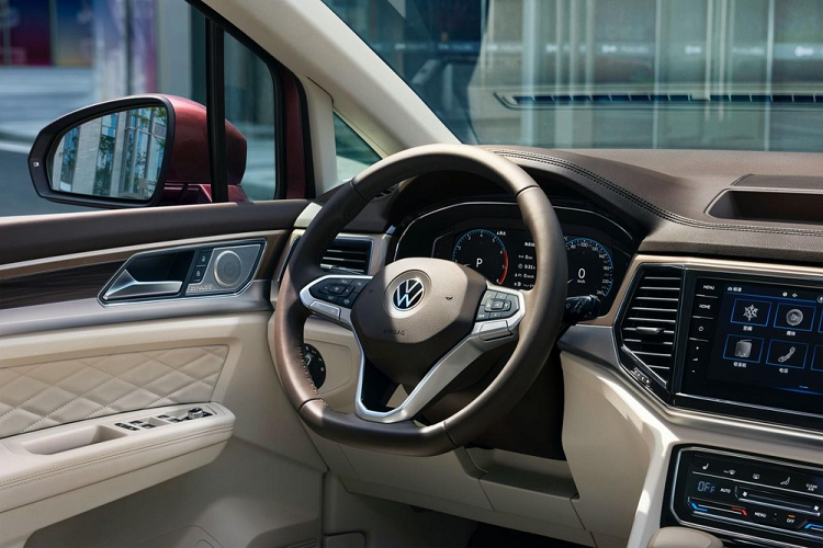 Volkswagen Viloran 2020 từ 1,16 tỷ đồng, 'đấu' Lexus LM
