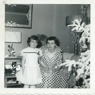 Photo: Susanne Matthews with her mom 1955