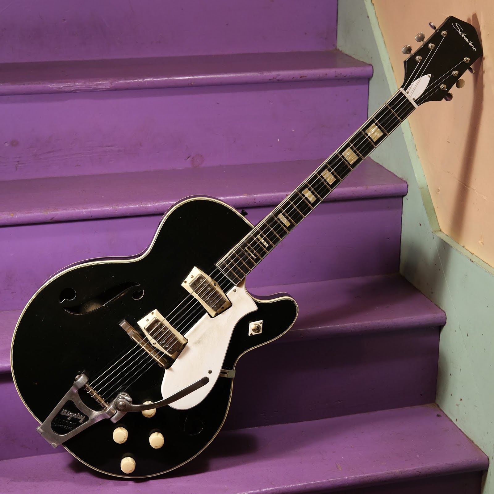 undtagelse År miste dig selv 1960s Harmony-made Silvertone 1446 Hollowbody Electric Guitar