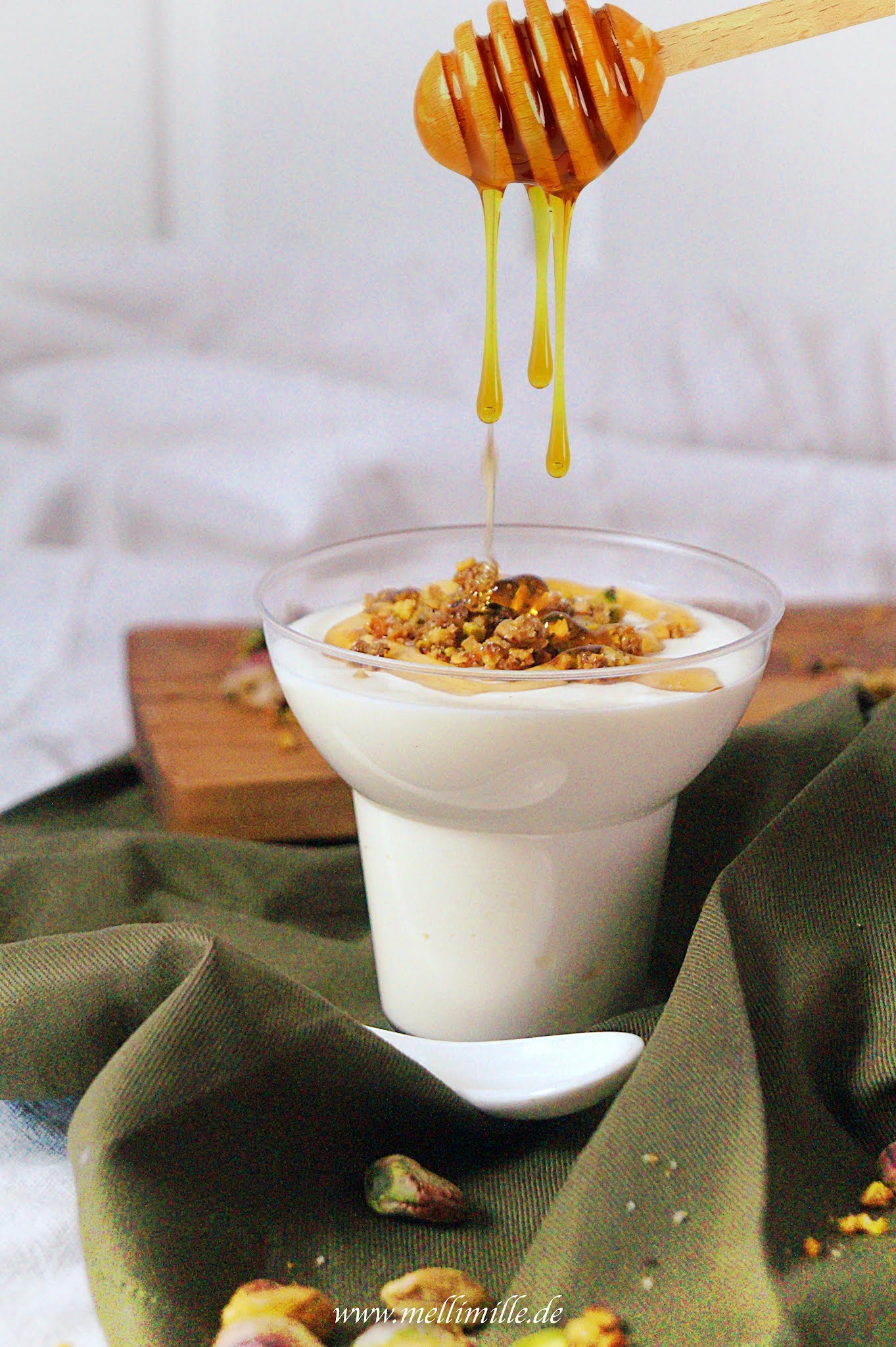 mellimille: Griechisches Joghurtmousse mit Pistaziencrunch