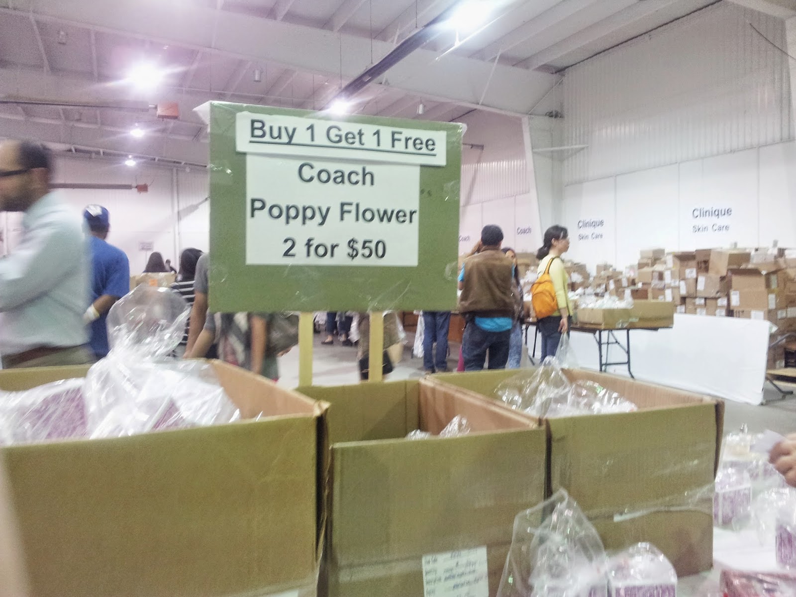 VivreChic M.A.C, Estée Lauder... Warehouse Sale!