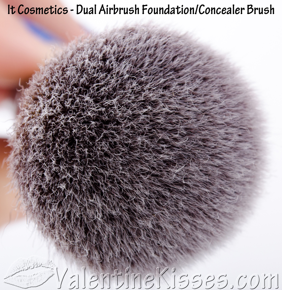 Valentine Kisses It Cosmetics Dual Airbrush Foundation/Concealer Brush