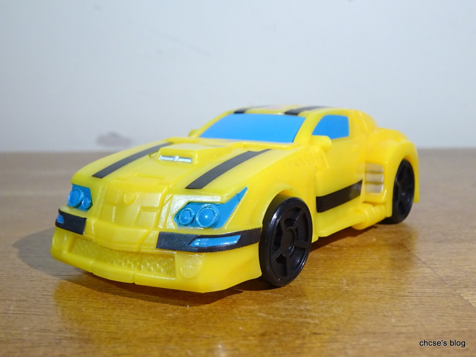 ChCse's blog: Toy Review: Transformers Cyberverse Bumblebee (Deluxe)