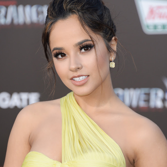 Photo : 戦隊シリーズの本格アクション映画化「パワー・レンジャーズ」のLAプレミアの Becky G とナオミ・スコット ! !