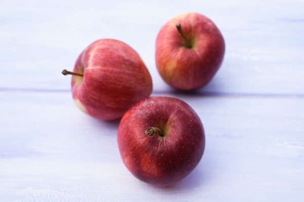 Red apples