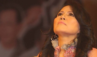 Lirik Lagu dangdut Dua Kursi - Rita Sugiarto