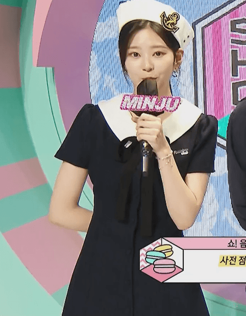 아이즈원> 마린룩 입은 음악중심 MC 김민주