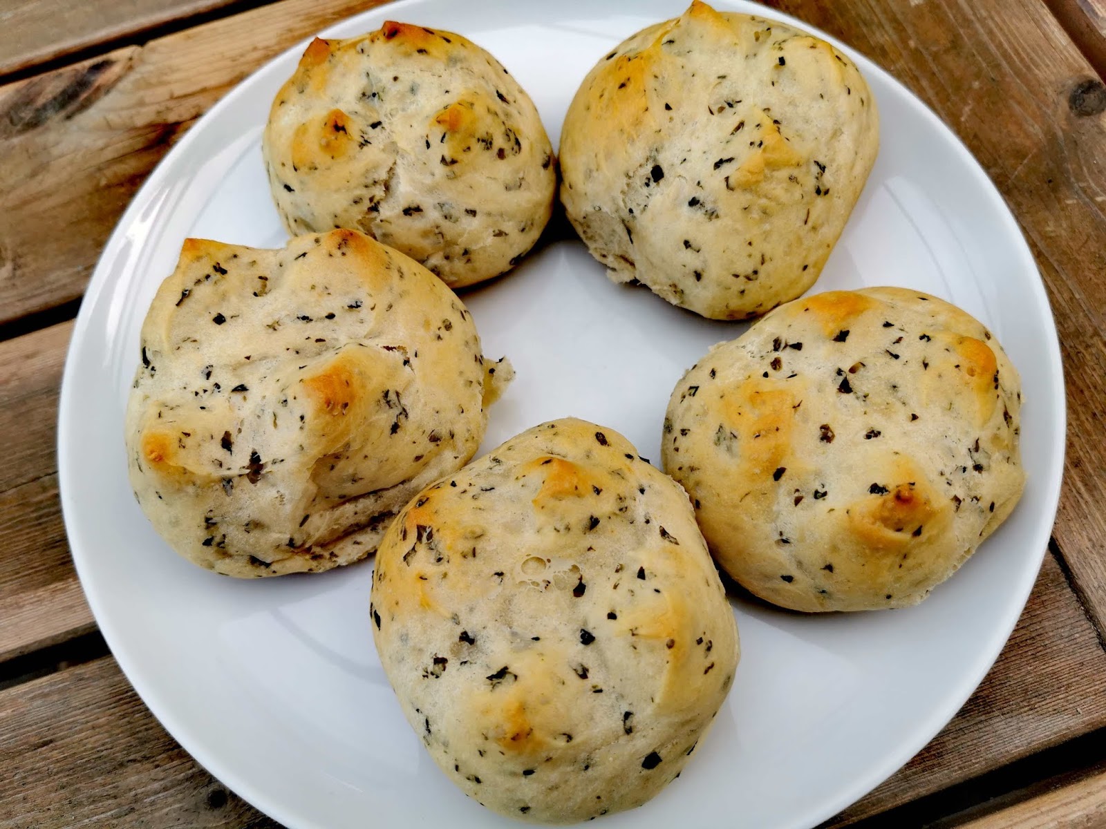 WILDKRÄUTERBRÖTCHEN AUS DER TEFAL CAKE FACTORY WILDKRÄUTERBRÖTCHEN AUS DER TEFAL CAKE FACTORY