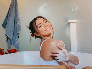 Kalani Hilliker Style - Social Media 04/13/2020