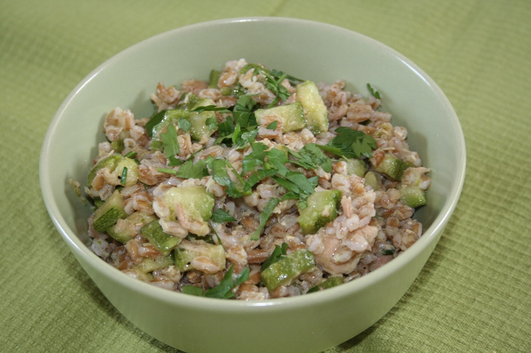 in cucina con Francy insalata di farro con zucchine e tonno