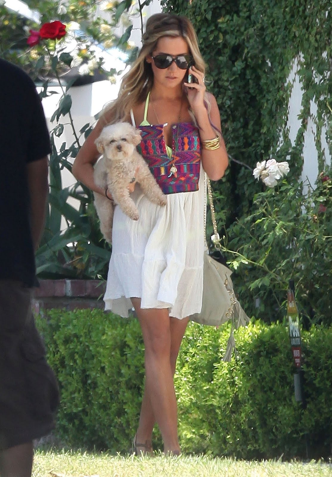 http://1.bp.blogspot.com/-TLKCK0PTbZE/UAWSU8UKkeI/AAAAAAAAAHY/TPLBmQkLPTc/s1600/Ashley-Tisdale-9.jpg