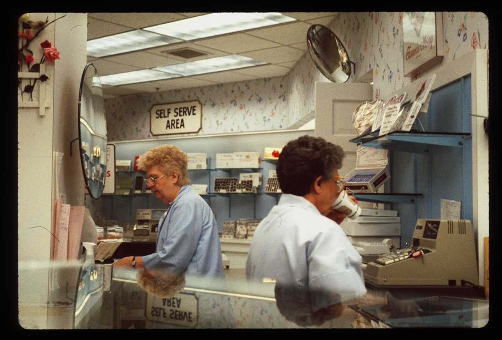 A nostalgic glance at American shopping malls of the late 1980s - 53