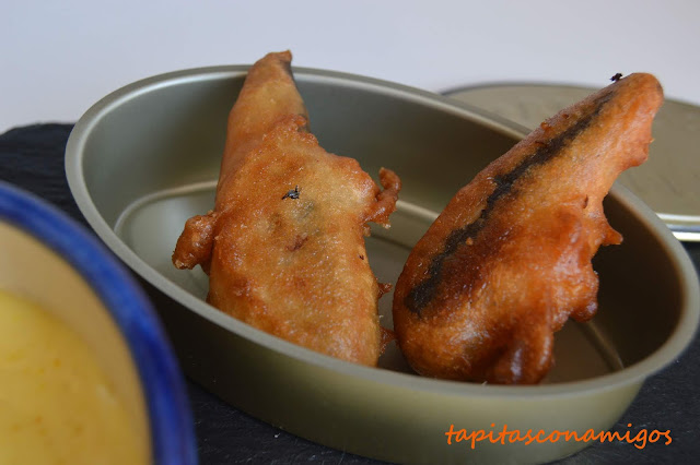 Sardinillas rebozadas con mayonesa al curry