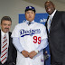 Dodgers presentan a Ryu Hyun-jin y contrato de US$147 millones