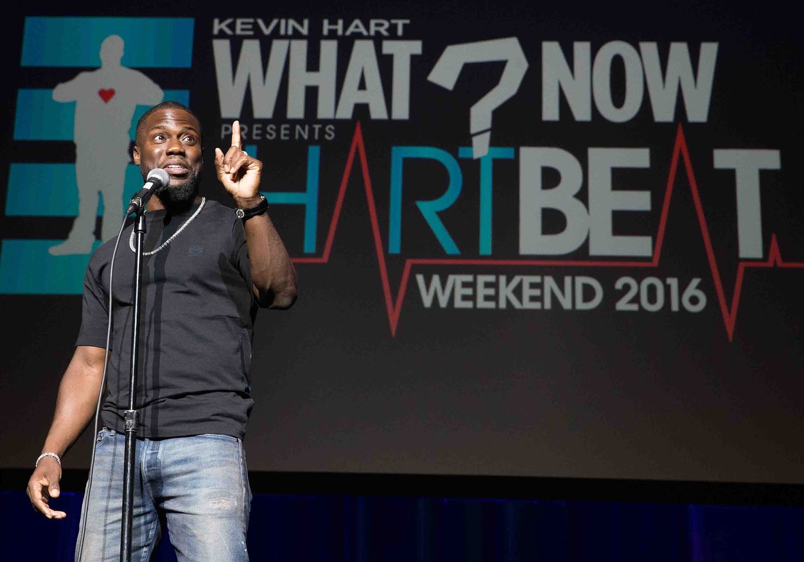 KEVIN HART PLAYS THE LAS VEGAS COSMOPOLITAN