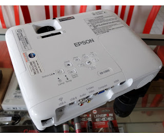 Proyektor Epson EB-S300 second di Malang