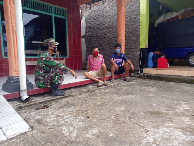 Silaturahmi Babinsa Dengan Ketua Gapoktan Mendukung Keberhasilan Swasembada Pangan