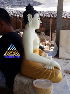 Kerajinan batu alam, arca / patung budha dibuat dari batu putih