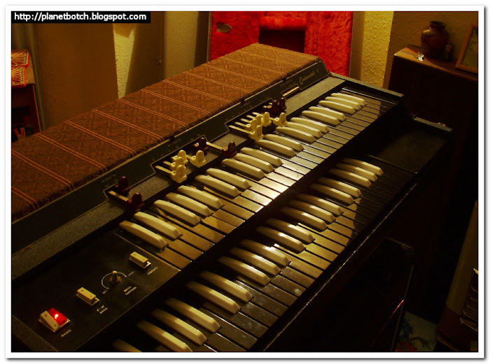 The Vox Continental Super II organ