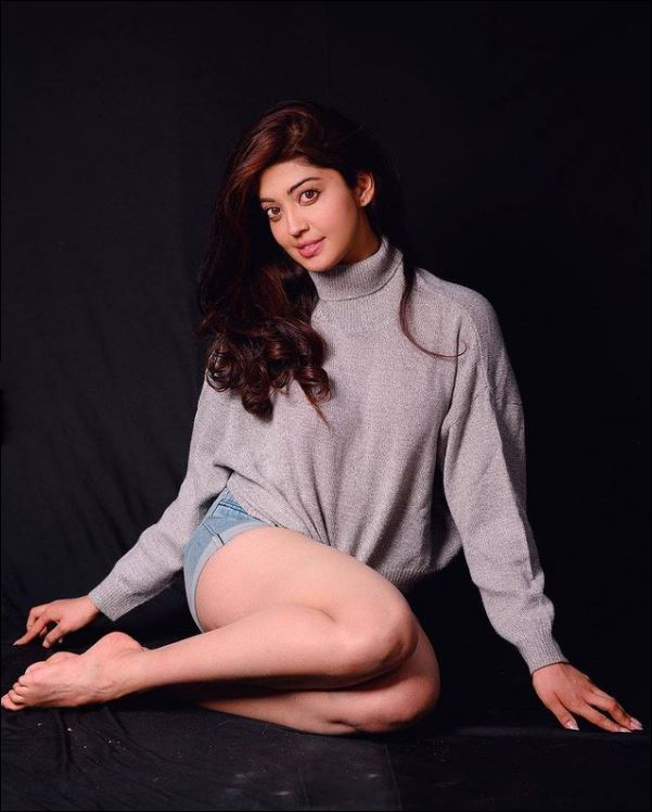  Actress Pranitha Subhash Glam Photoshoot 