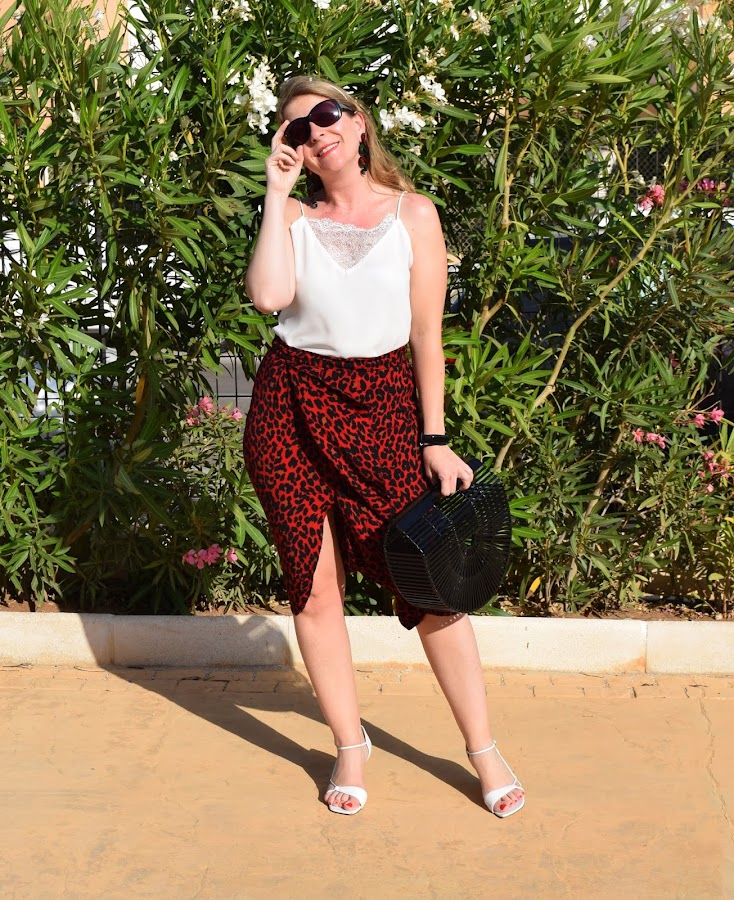 leo_red_skirt_in_summer