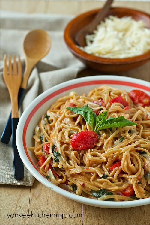 one-pot tomato basil pasta - a fast, healthy meal in 10 minutes