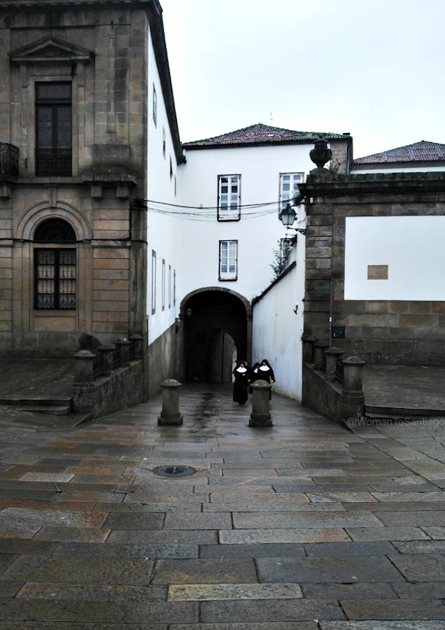 foto del arco de palacio en santiago