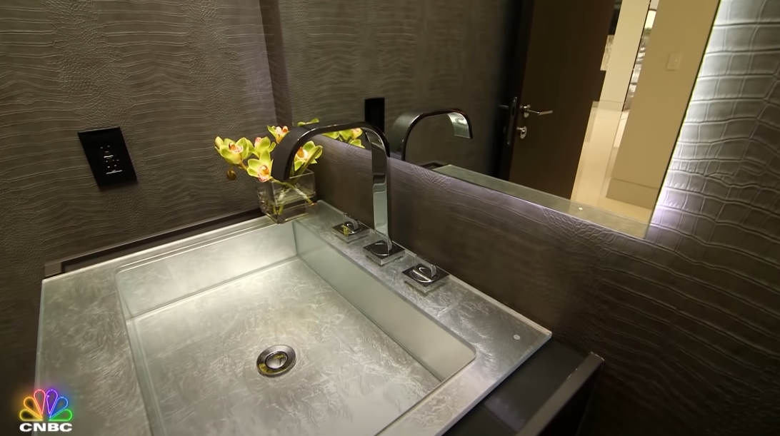 66 Interior Design Photos vs. Michael Jordan's Chicago & Bel Air Mega-Mansions Tour | Secret Lives of The Super Rich