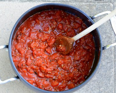 Quick Tomato Sauce for Pasta & Pizza ♥ AVeggieVenture.com, just canned tomatoes plus pantry ingredients, ready in 20 minutes.
