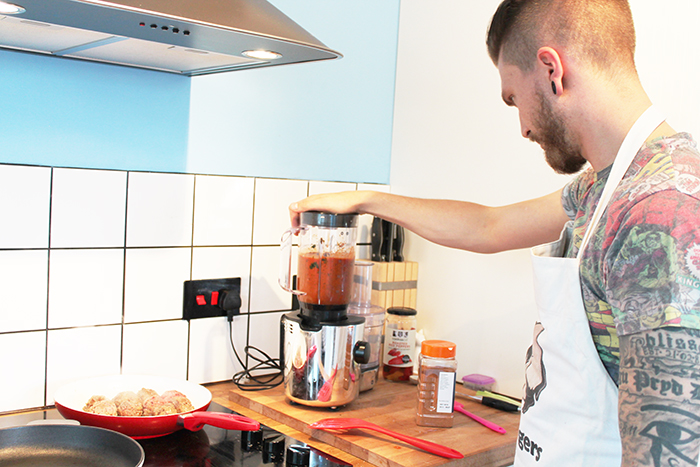 Jamie Olivers 15 minute chilli con carne meatballs