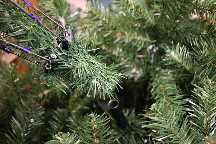 How to decorate the perfect Christmas tree in 10 steps (and dismantle