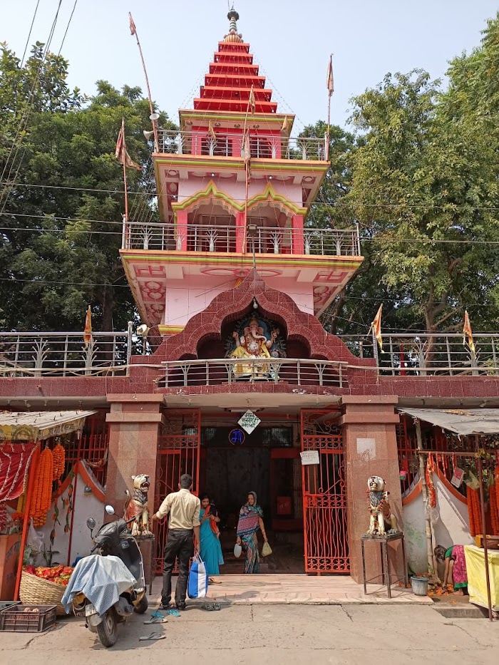 शारदीय नवरात्र के तिसरे दिन माँ चंद्रघण्टा देवी कीं पूजा अर्चना हुआ।।