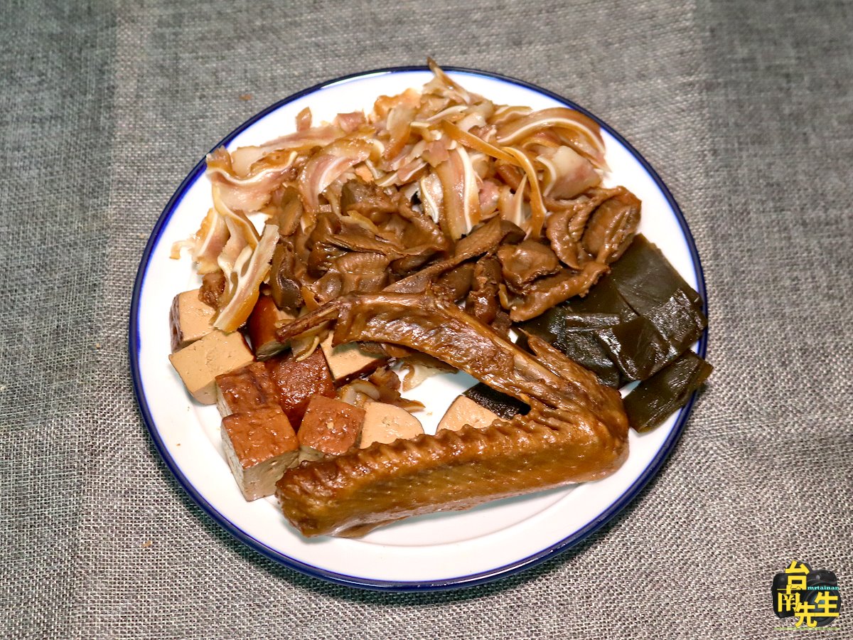 台南冰鎮滷味／行動攤車下午才營業／每日限量只賣5.5小時／嚴選食材獨家調味／傳統古早味一吃就愛上／10元起跳佛心價