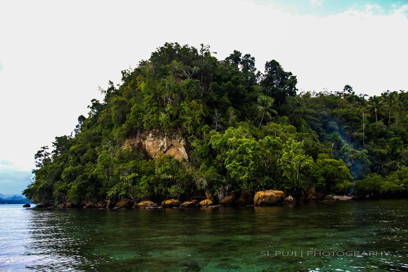 SERIUS TAPI SANTAI: Pulau Yefi, Weda Halmahera Tengah, Maluku Utara
