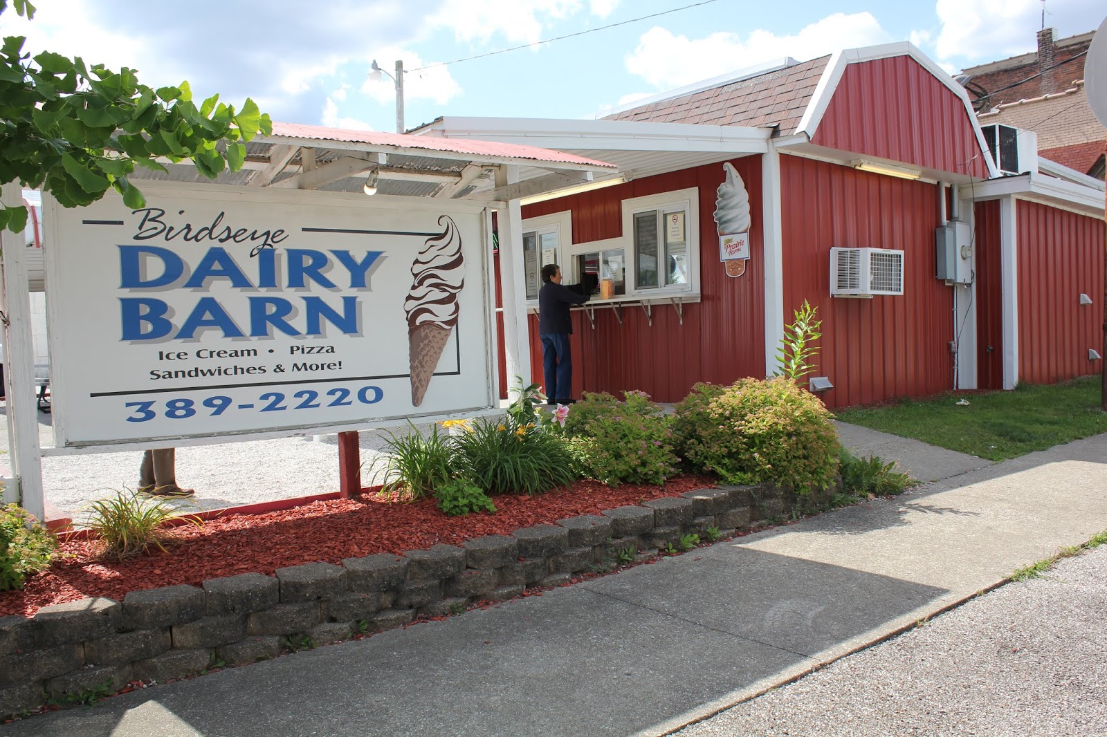 Take A Bite Out Of Some Vintage Eats For The Summer