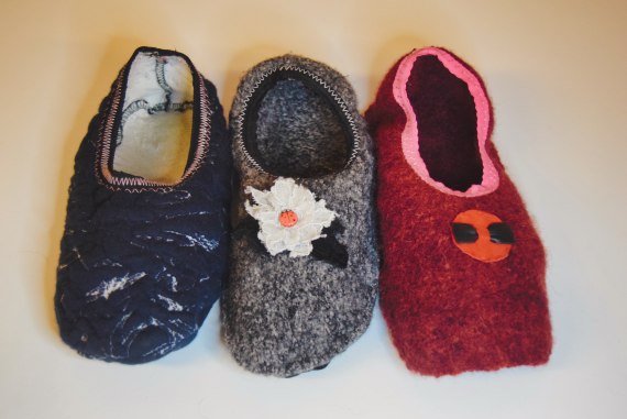 Kotitossut toimivat myös aamutoissuina ja - tohveleina.