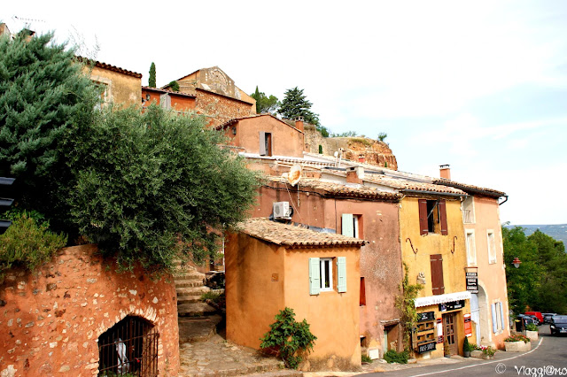 Case dai colori dell'ocra di Roussillon