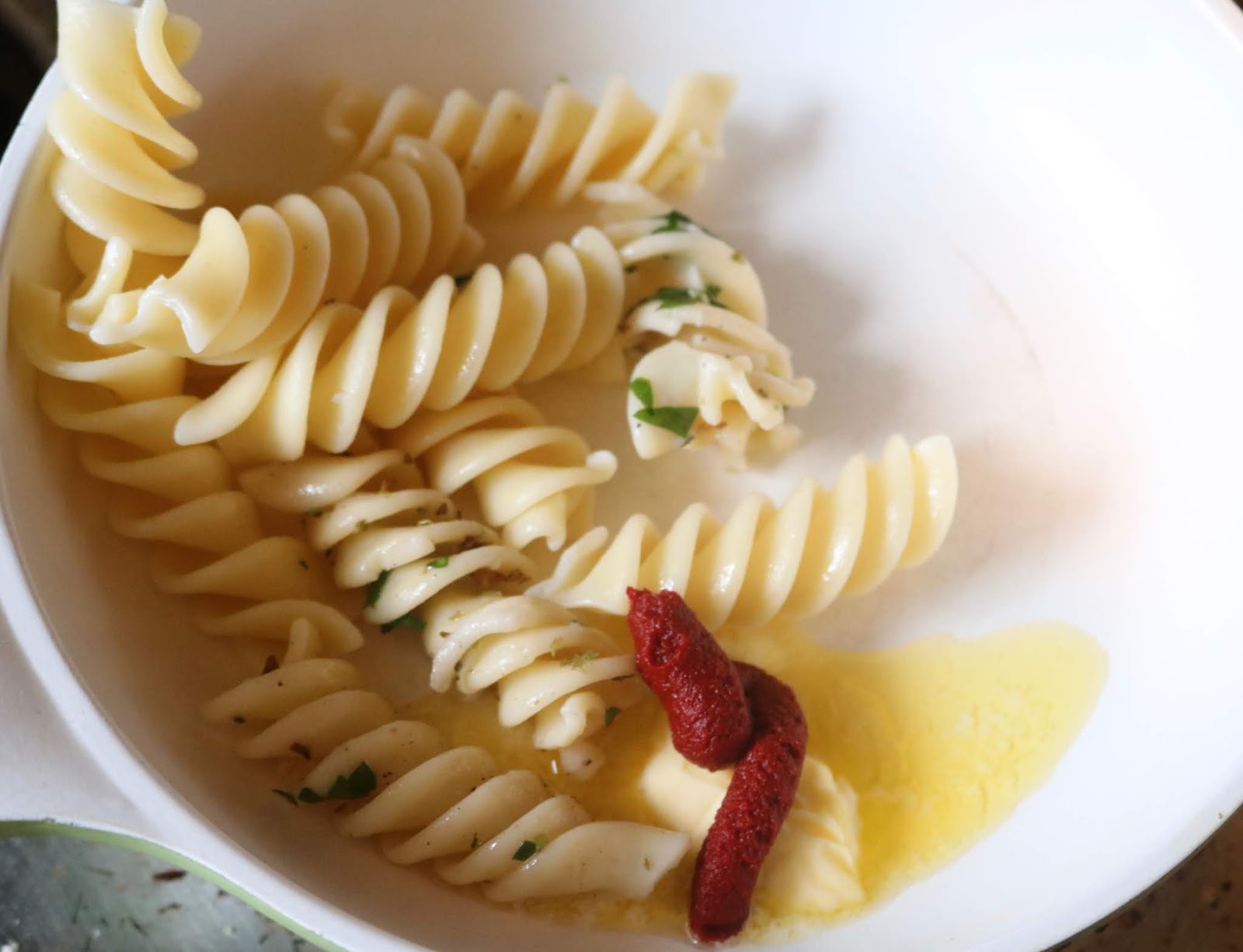 Nudeln mit Butter und Tomatenmark