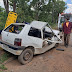 Idosa morre após carro bater em árvore na BR-242