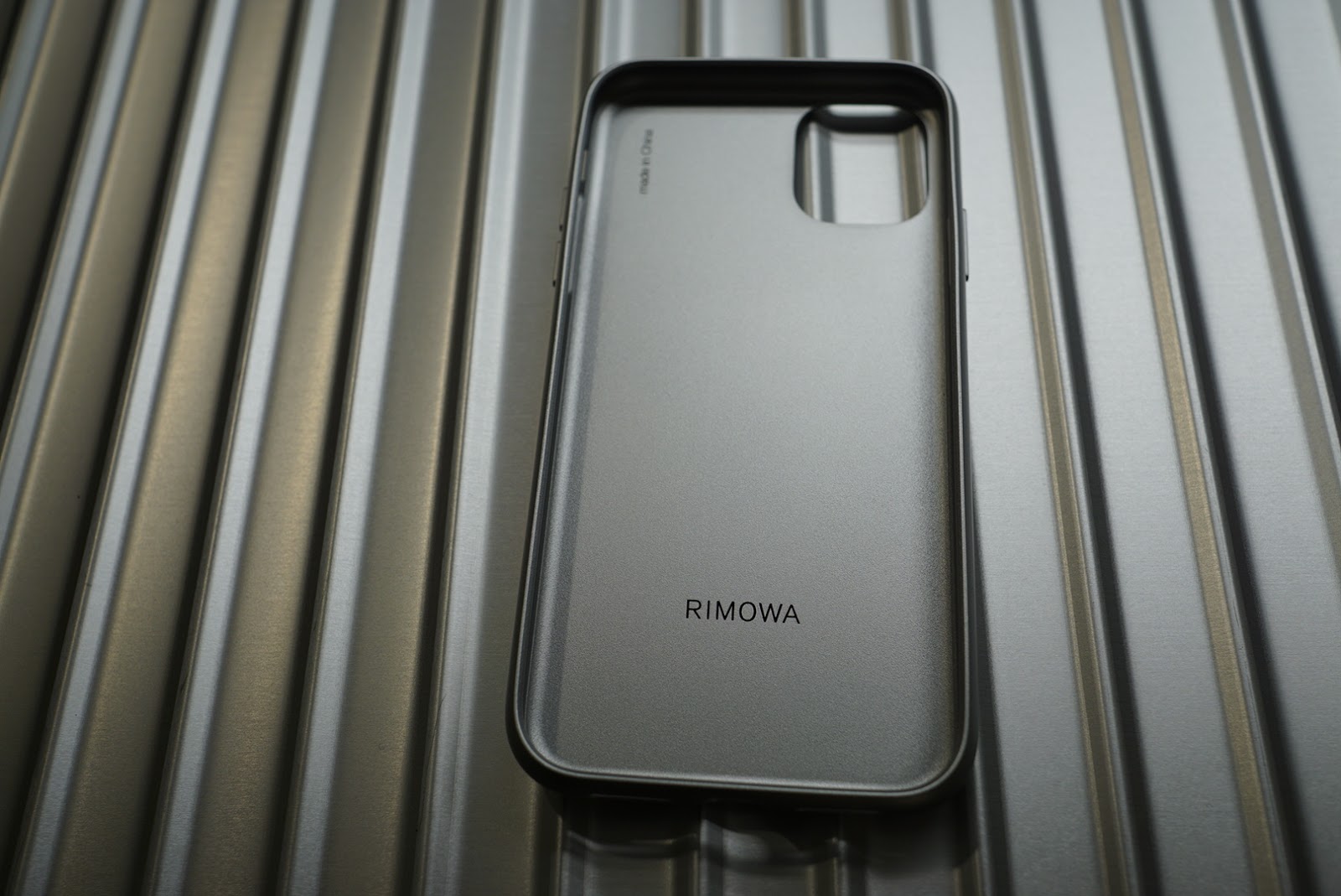 使い勝手は Rimowaのスマホケース リモワのアルミニウム製iphoneケースを紹介します リーマンマイラーの楽しみ方
