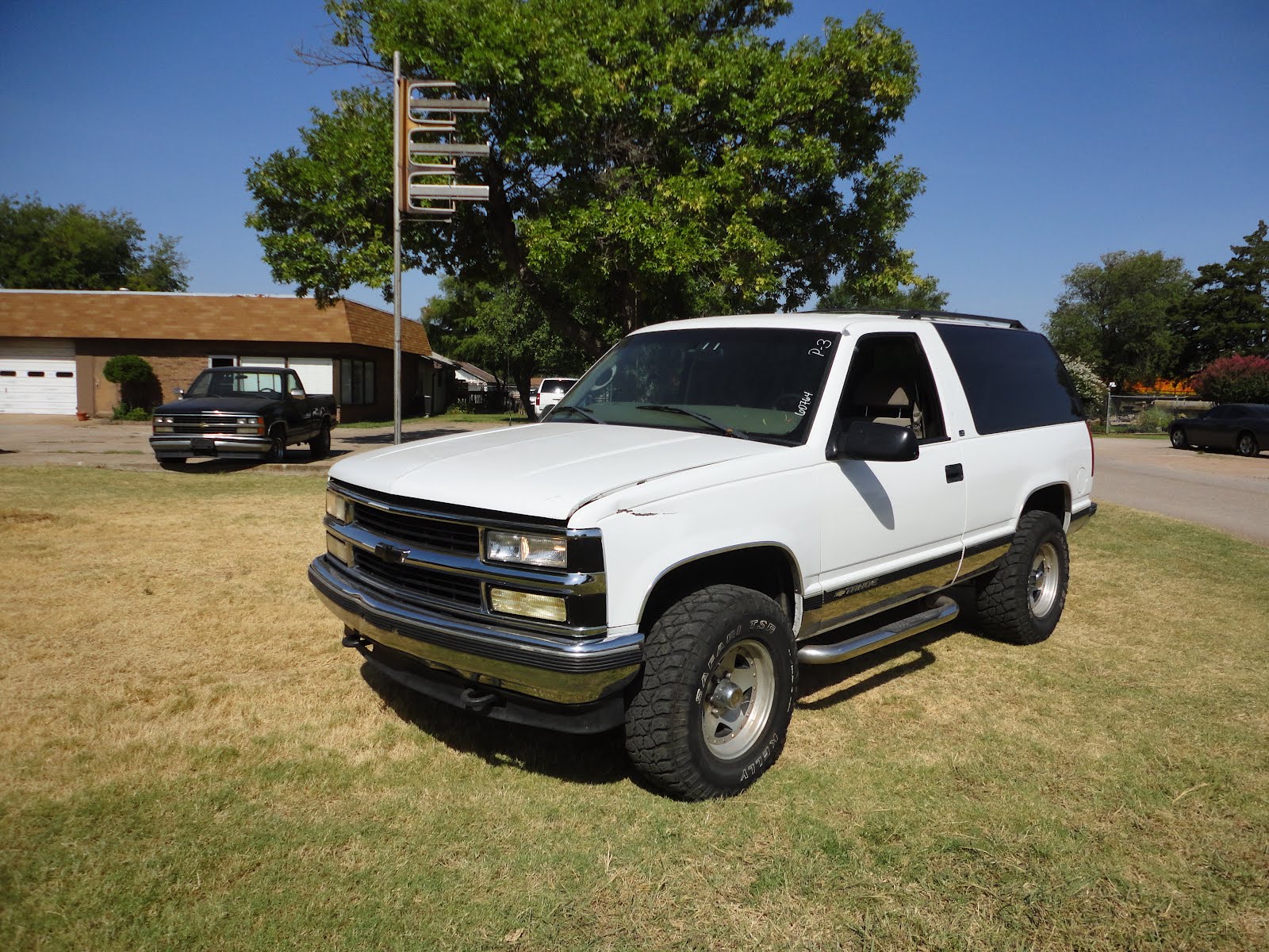 Anderson Truck Inc: 1999 White 2 door Chevrolet Tahoe