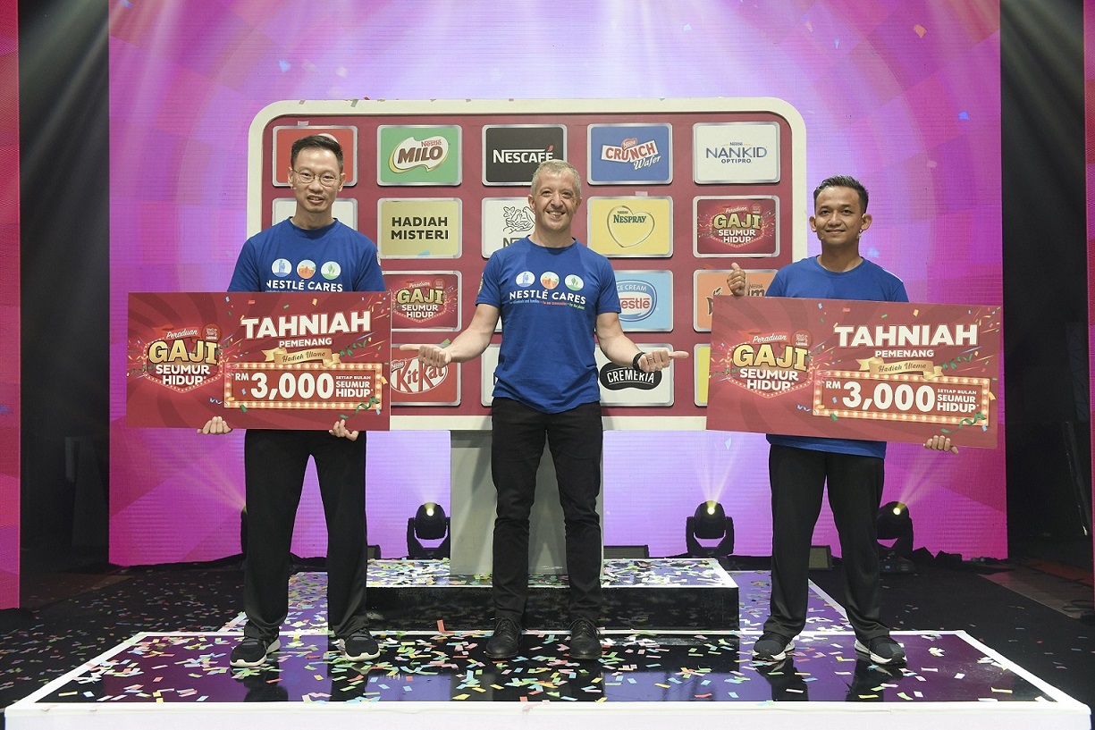 Two Grand Prize Winners of Peraduan Nestle Seumur Hidup(Nestle Salary