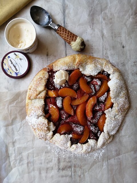 Strawberry and Peach Rustic Galette, food flatlay, flatlay, strawberry galette, peach galette, galette, galette recipe, fruit, strawberries, peaches, dessert, pie, tart, food, food photography, food blogger, food blog, food pictures, food recipe, dessert recipe, pastry, food stylist, spicy fusion kitchen, sweet, fruit tart, fruit galette, fruit pie, rustic galette, ice cream, vanilla ice cream, Häagen-Dazs
