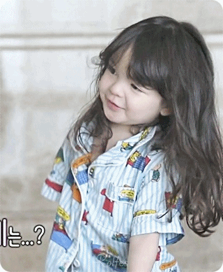 슈퍼맨이 돌아왔다 - 울산 박주호 선수 딸 나은이 선발 데뷔전 움짤.gif | 인스티즈