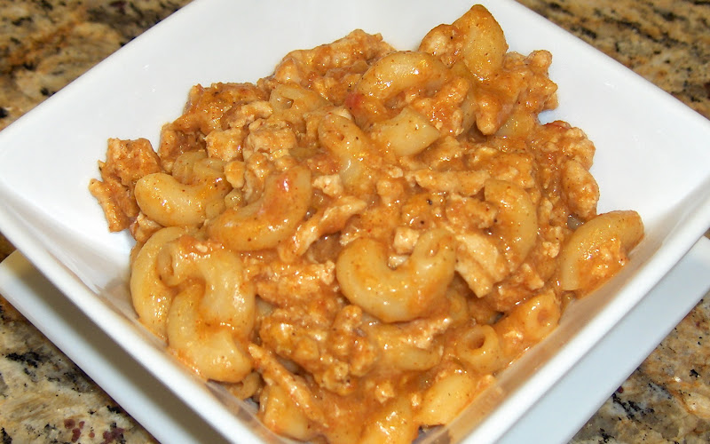 Becky Bakes, and cooks too! Chili Cheeseburger Macaroni